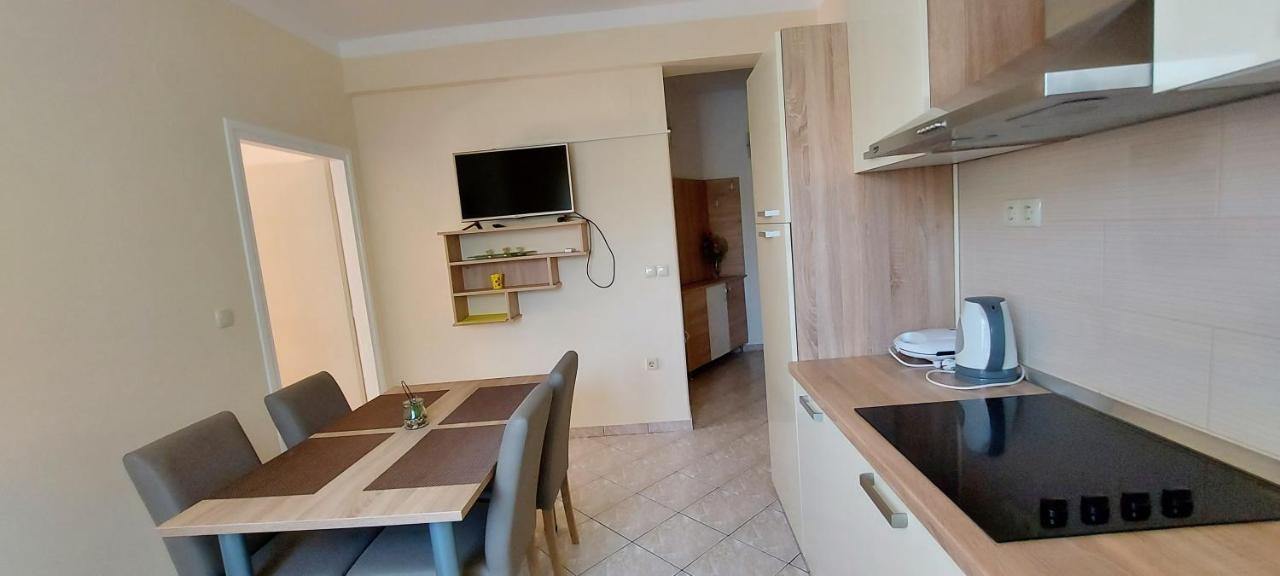 Apartments Marijana Rab Town Exterior photo