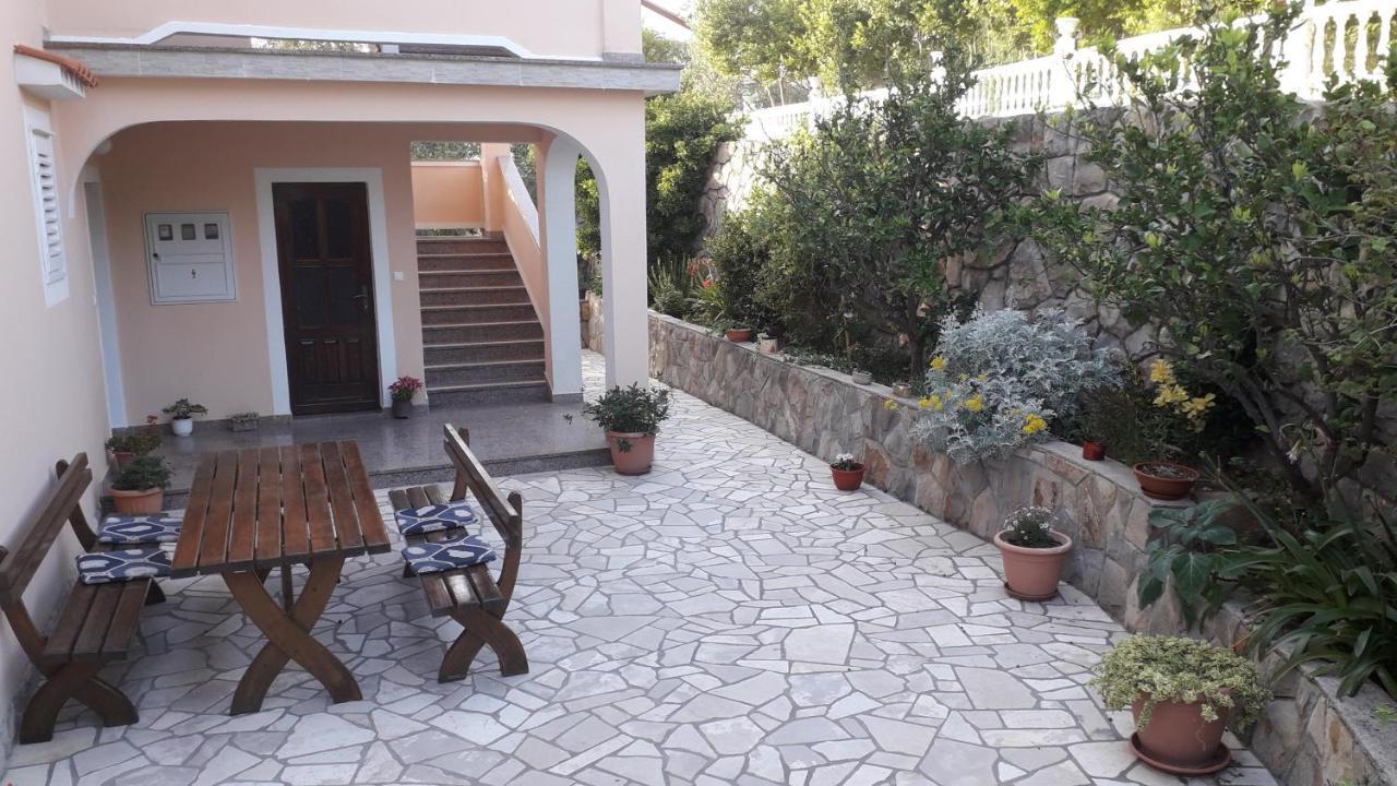 Apartments Marijana Rab Town Exterior photo
